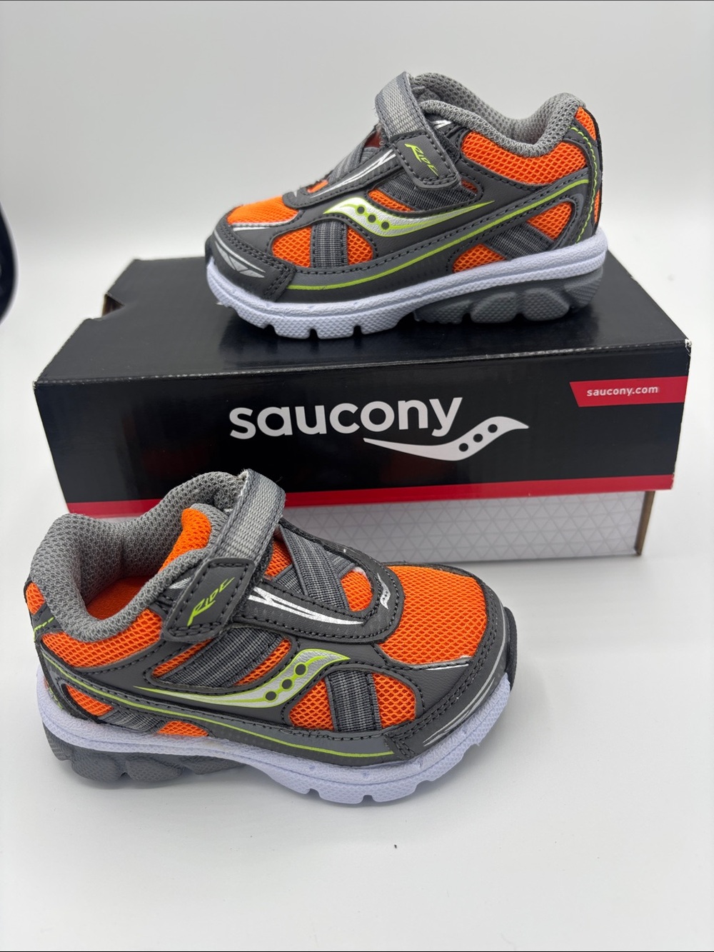 Saucony Kids Ride Size 4XW Boys sneaker